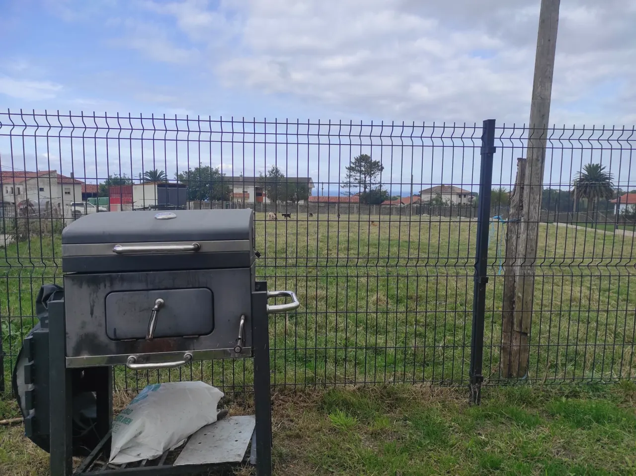 Barbecue in the enclosed garden, ideal with pets